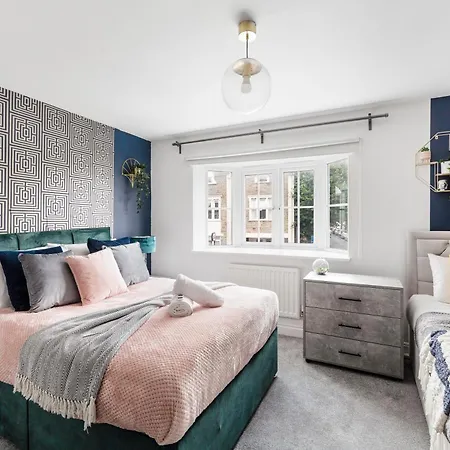 Retreat - Modern 5-bedroom House * Bristol