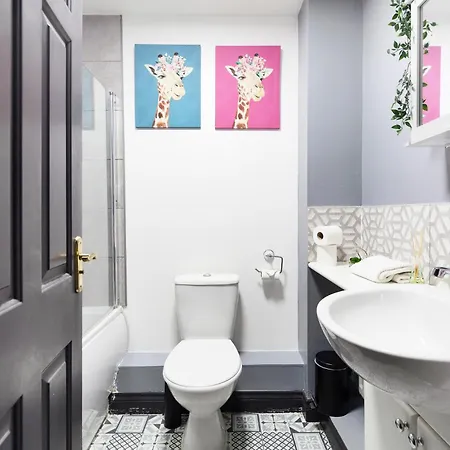 Retreat - Modern 5-bedroom House * Bristol