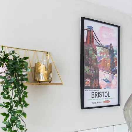 Retreat - Modern 5-bedroom House Bristol