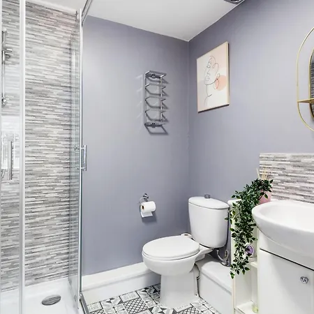 Retreat - Modern 5-bedroom House Bristol