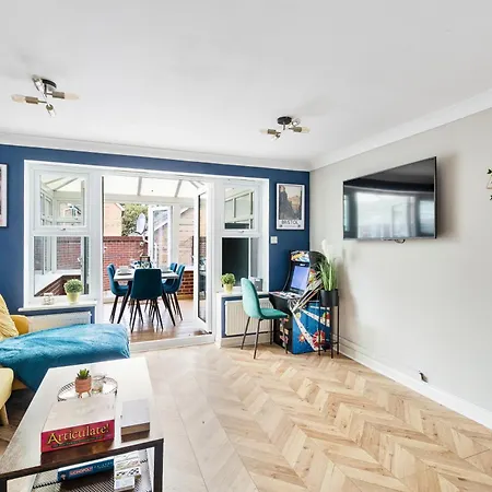 Retreat - Modern 5-bedroom House * Bristol